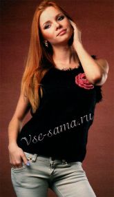 Черная безрукавка спицами с цветком Черная безрукавка спицами с цветком