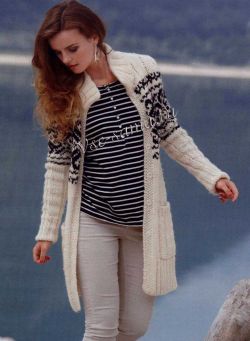 Классическое вязаное пальто спицами Классическое вязаное пальто спицами