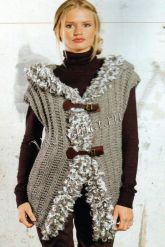 Жилет с капюшоном и бахромой Жилет с капюшоном и бахромой