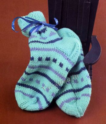 Бирюзовые носки, связанные на двух спицах Бирюзовые носки, связанные на двух спицах