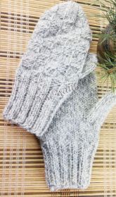 Мужские варежки спицами с шахматным узором Мужские варежки спицами с шахматным узором