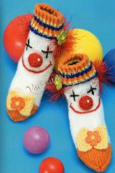 Пинетки спицами - Веселые клоуны Пинетки спицами - Веселые клоуны