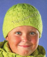 Шапочка спицами с шахматным узором Шапочка спицами с шахматным узором