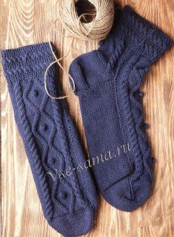 Темно-синие носки спицами с ромбами Темно-синие носки спицами с ромбами