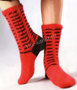 Высокие носки с косами спицами Высокие носки с косами спицами