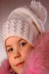 Белая шапочка с помпоном Белая шапочка с помпоном