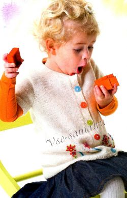 Белый жакет спицами с вышивкой Белый жакет спицами с вышивкой