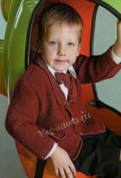 Бордовый жакет спицами и галстук-бабочка Бордовый жакет спицами и галстук-бабочка