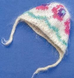 Чепчик спицами с вышивкой Чепчик спицами с вышивкой