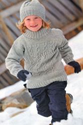 Серый свитер с косичками и шапочка Серый свитер с косичками и шапочка