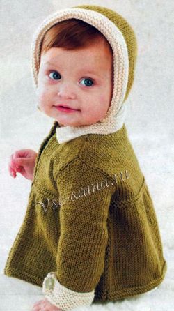 Зеленый комплект спицами с белой отделкой Зеленый комплект спицами с белой отделкой