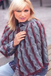 Накидка с узором из кос и с пушистой отделкой Накидка с узором из кос и с пушистой отделкой