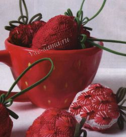 Вышитые ягодки клубнички Вышитые ягодки клубнички