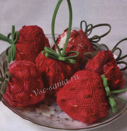 Вышитые ягодки клубнички, 2 Вышитые ягодки клубнички, 2